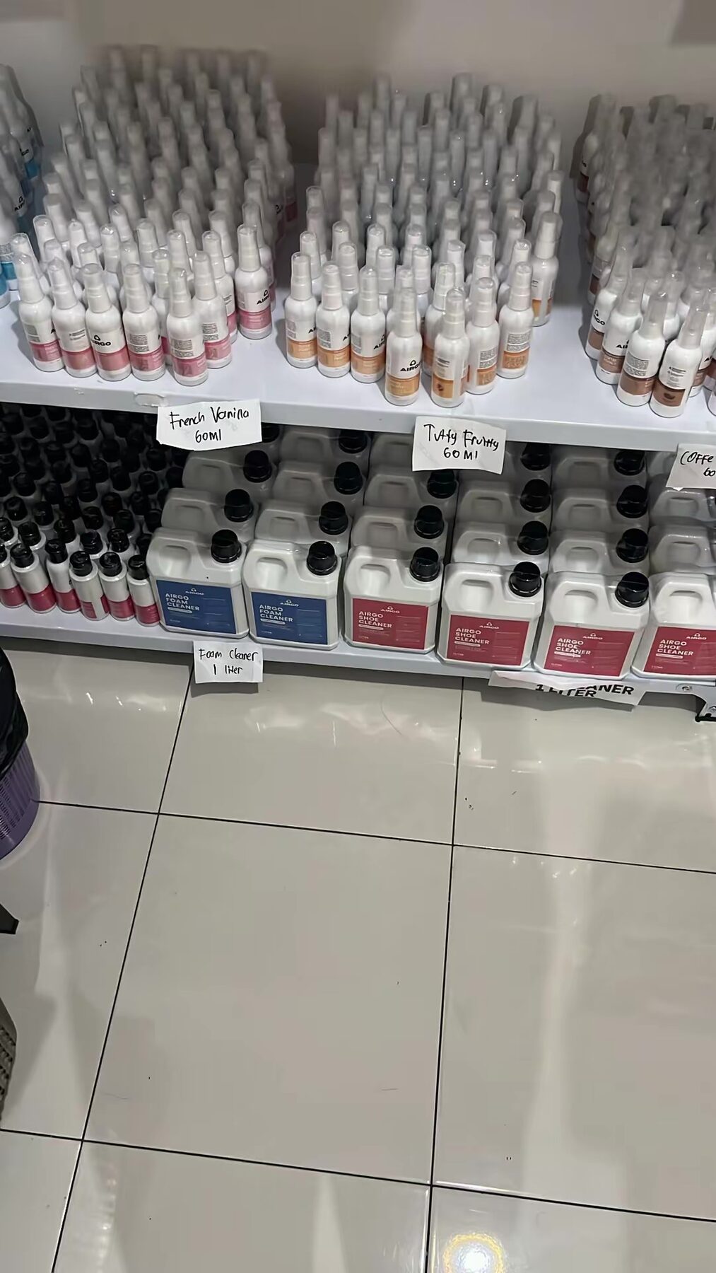 Ruang kerja, stok produk, dan pengemasan Airgo