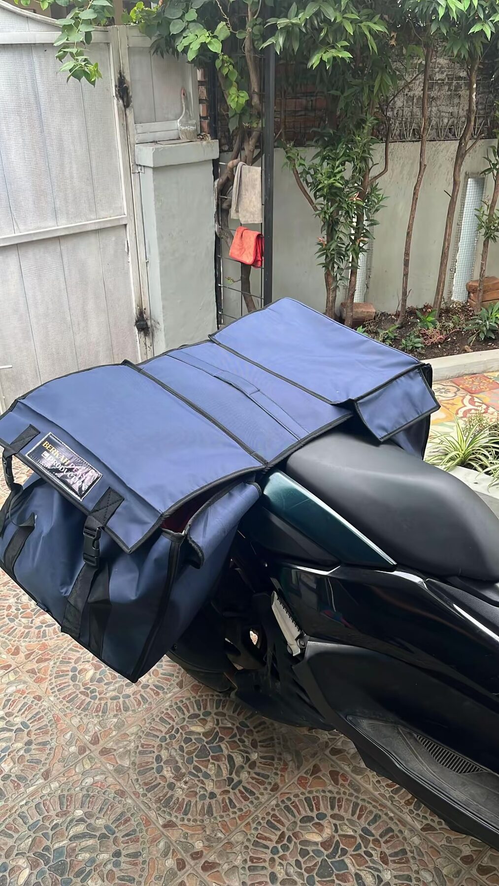 Ruang kerja, stok produk, dan pengemasan Airgo